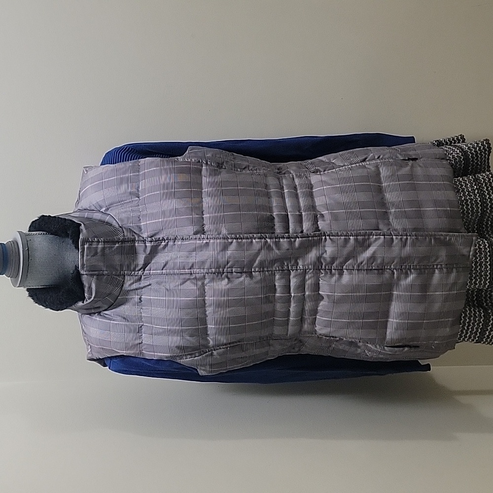 🏷️ Ricki's LARGE  Women's Gray Plaid Puffer Vest Faux Fur 50% Duck Down